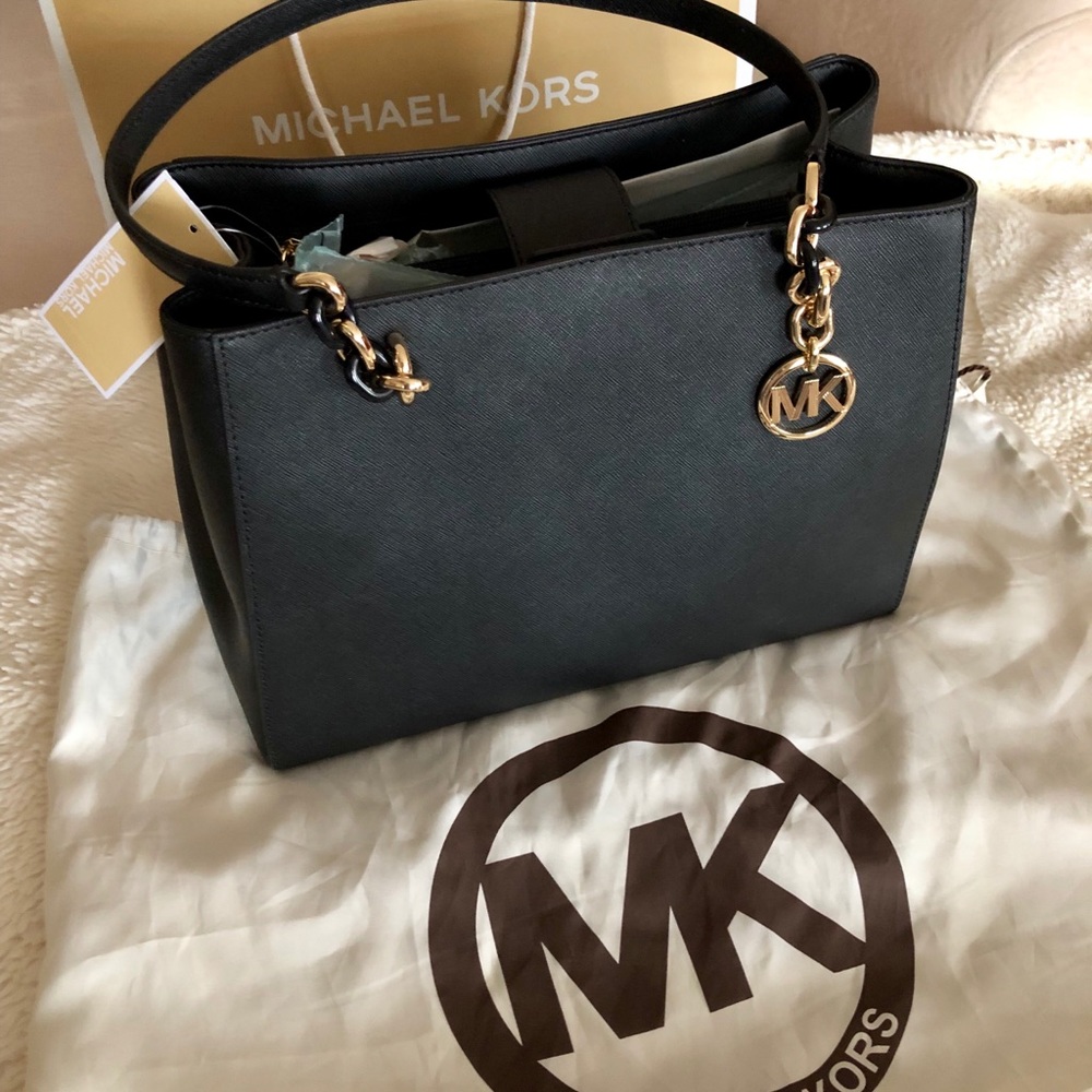 New Authentic Michael Kors Medium/Large black.